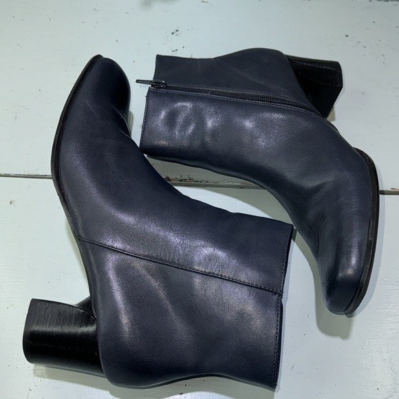 White Mountain ankle boots. - Picture 4 of 8